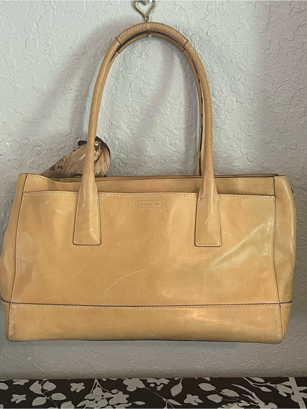 Coach camel colored leather carryall handbag - Picture 2 of 14